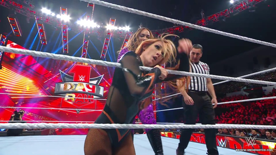 WWE_Raw_01_01_24_Becky_vs_Nia_mp40226.jpg
