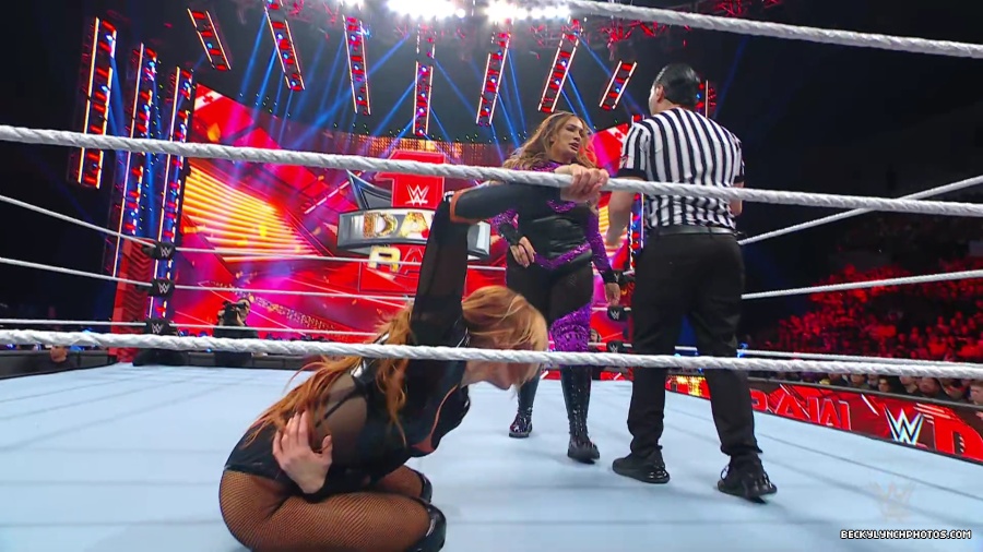 WWE_Raw_01_01_24_Becky_vs_Nia_mp40231.jpg