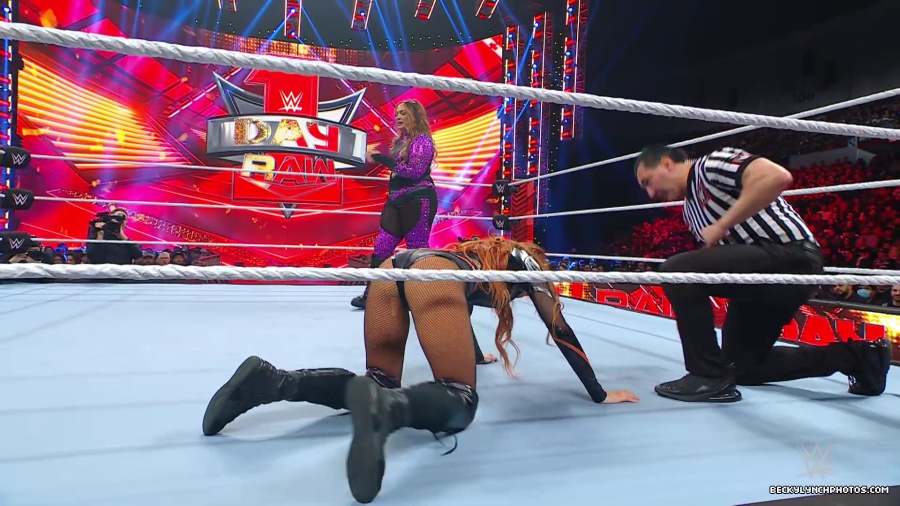 WWE_Raw_01_01_24_Becky_vs_Nia_mp40236.jpg