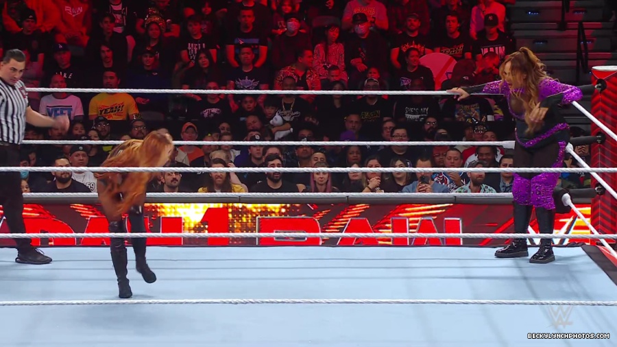 WWE_Raw_01_01_24_Becky_vs_Nia_mp40250.jpg
