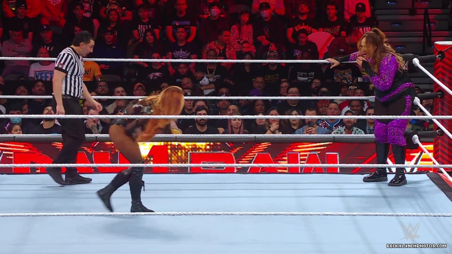 WWE_Raw_01_01_24_Becky_vs_Nia_mp40251.jpg