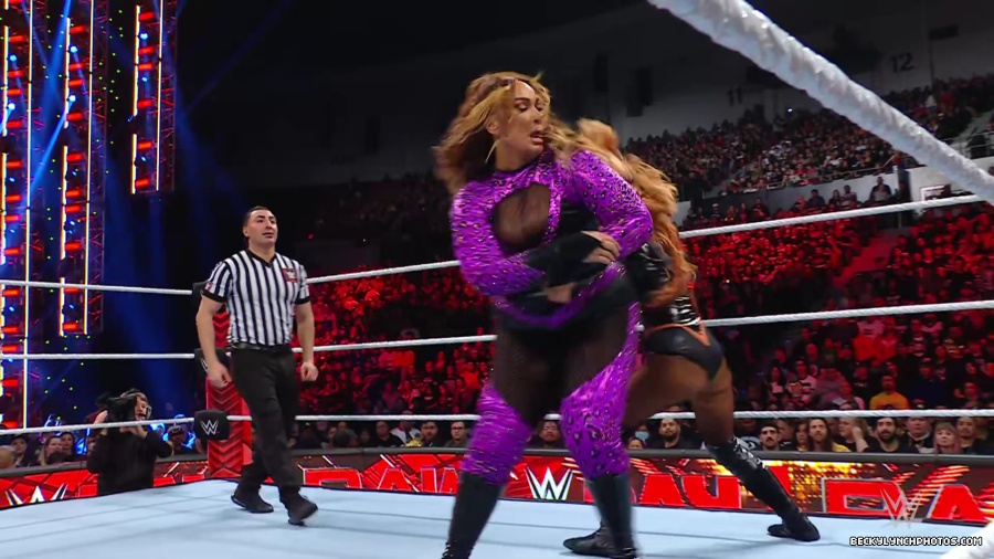 WWE_Raw_01_01_24_Becky_vs_Nia_mp40255.jpg