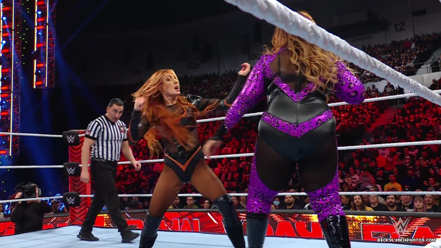 WWE_Raw_01_01_24_Becky_vs_Nia_mp40257.jpg