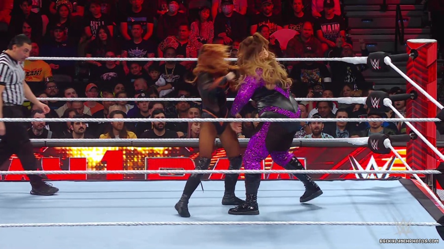 WWE_Raw_01_01_24_Becky_vs_Nia_mp40259.jpg