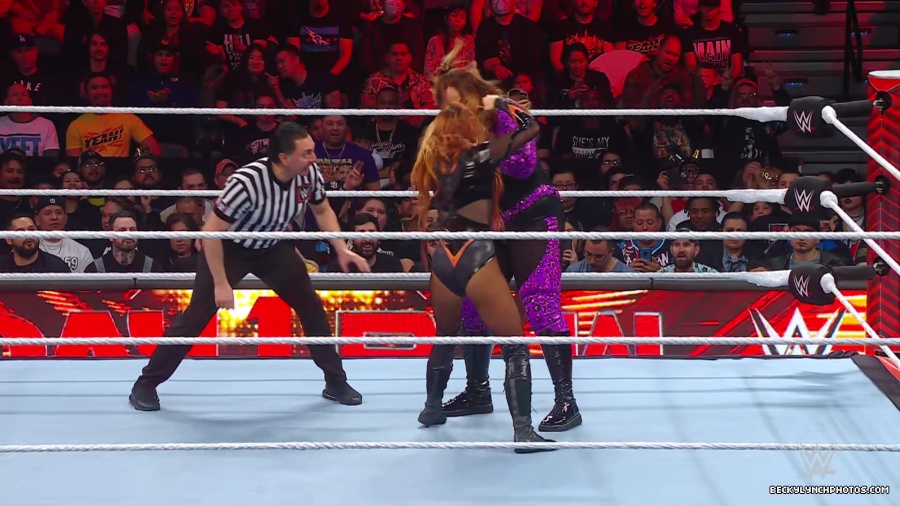 WWE_Raw_01_01_24_Becky_vs_Nia_mp40264.jpg