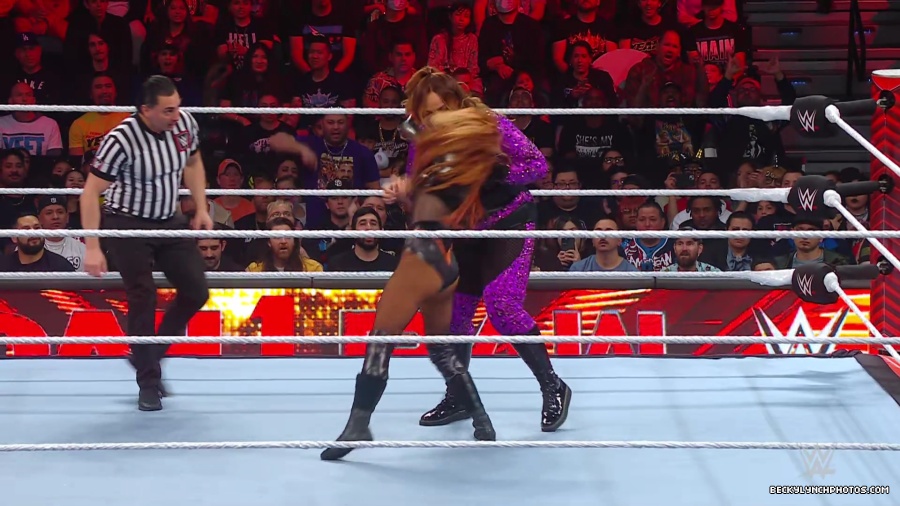 WWE_Raw_01_01_24_Becky_vs_Nia_mp40265.jpg