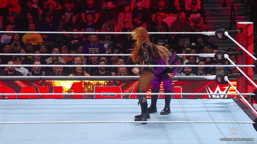 WWE_Raw_01_01_24_Becky_vs_Nia_mp40267.jpg