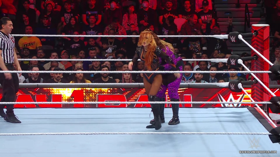 WWE_Raw_01_01_24_Becky_vs_Nia_mp40269.jpg