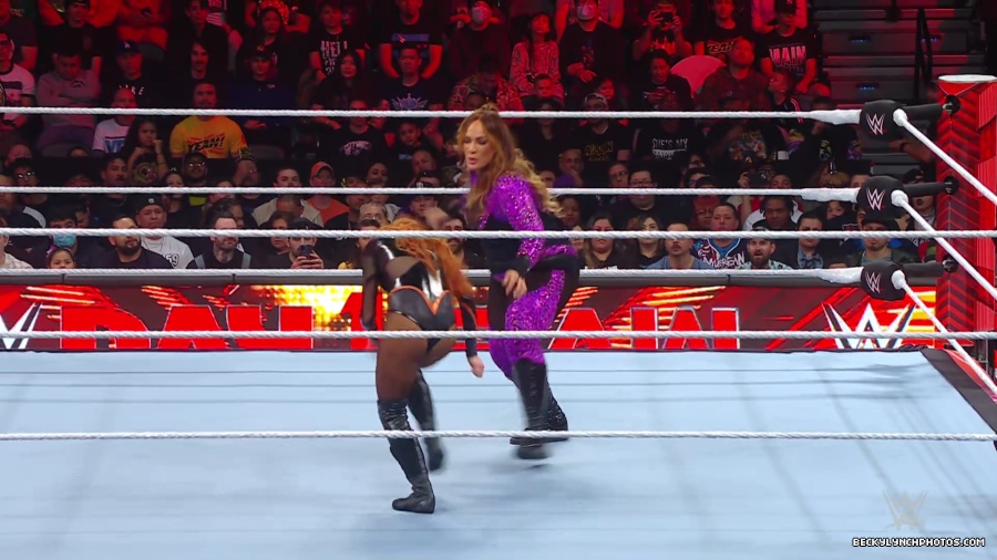 WWE_Raw_01_01_24_Becky_vs_Nia_mp40271.jpg