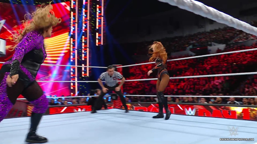 WWE_Raw_01_01_24_Becky_vs_Nia_mp40272.jpg