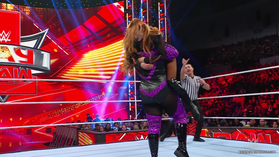 WWE_Raw_01_01_24_Becky_vs_Nia_mp40274.jpg