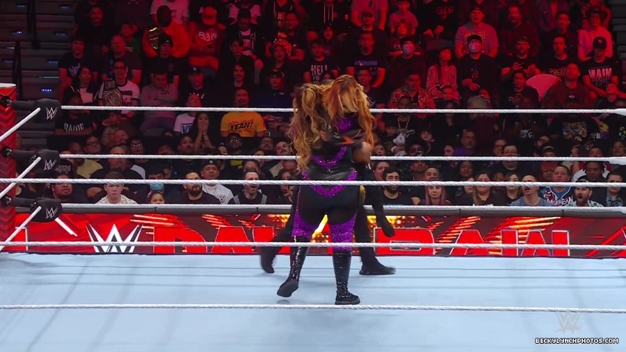 WWE_Raw_01_01_24_Becky_vs_Nia_mp40275.jpg
