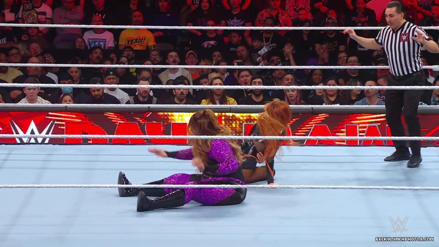 WWE_Raw_01_01_24_Becky_vs_Nia_mp40281.jpg