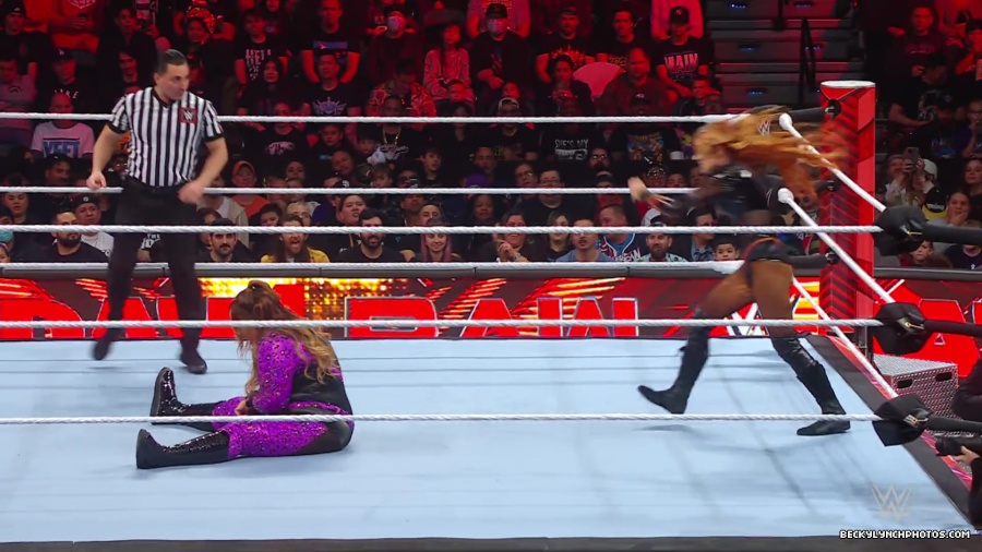 WWE_Raw_01_01_24_Becky_vs_Nia_mp40284.jpg