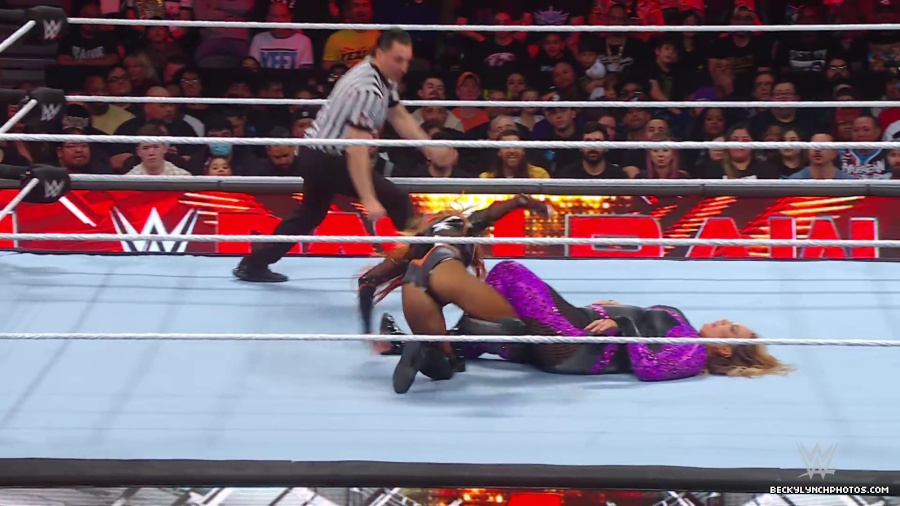 WWE_Raw_01_01_24_Becky_vs_Nia_mp40287.jpg