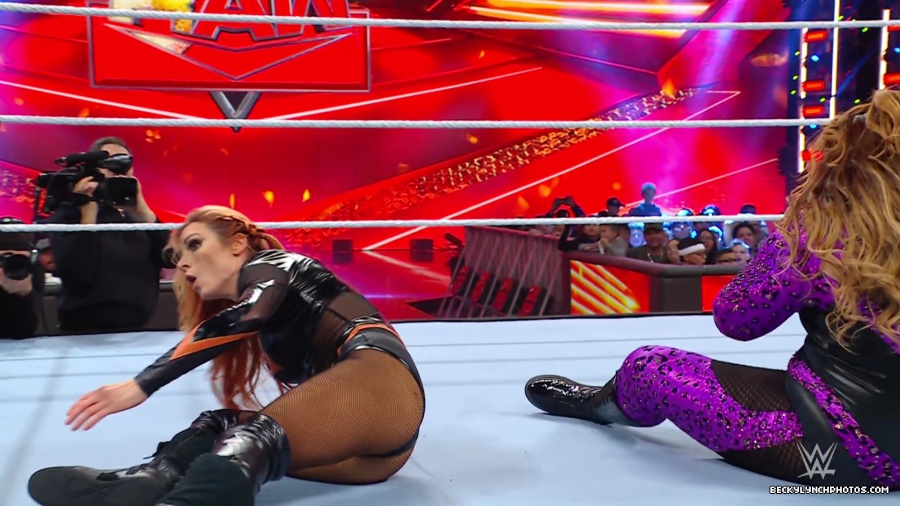 WWE_Raw_01_01_24_Becky_vs_Nia_mp40290.jpg