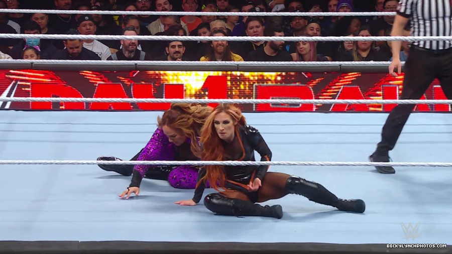 WWE_Raw_01_01_24_Becky_vs_Nia_mp40296.jpg