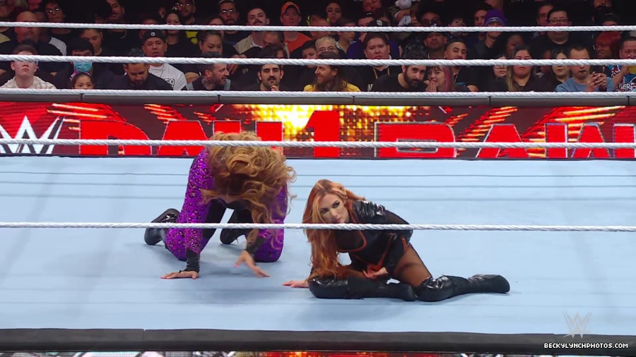 WWE_Raw_01_01_24_Becky_vs_Nia_mp40297.jpg