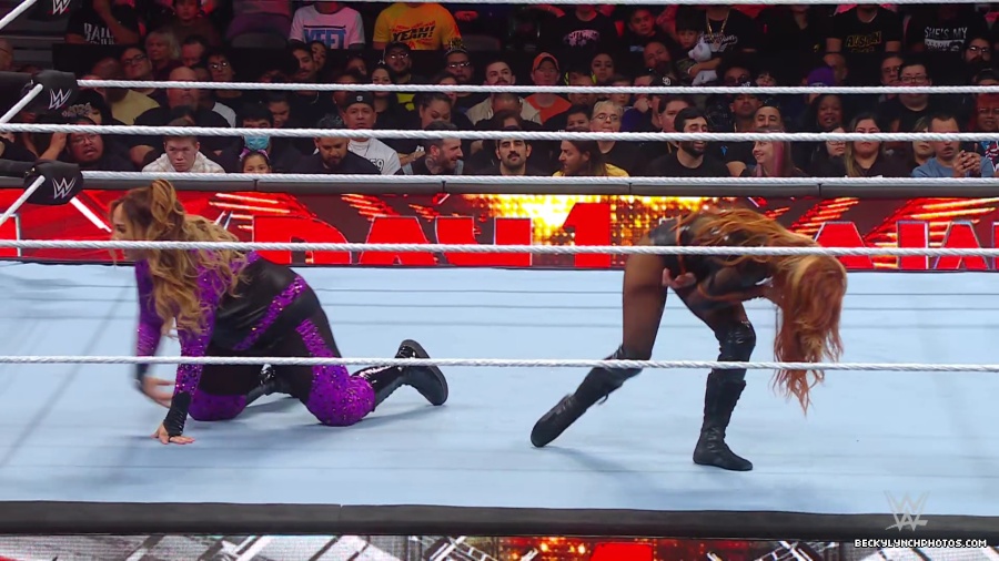 WWE_Raw_01_01_24_Becky_vs_Nia_mp40299.jpg