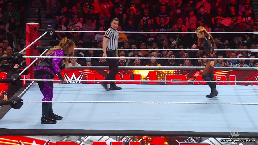 WWE_Raw_01_01_24_Becky_vs_Nia_mp40303.jpg
