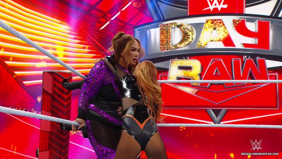 WWE_Raw_01_01_24_Becky_vs_Nia_mp40306.jpg