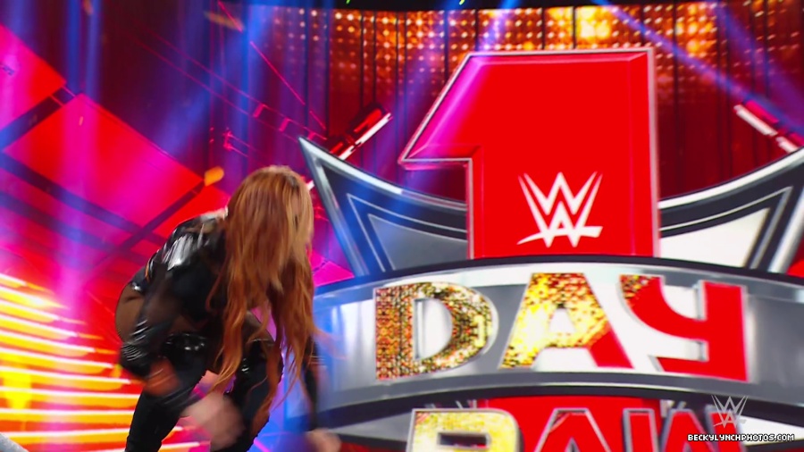 WWE_Raw_01_01_24_Becky_vs_Nia_mp40344.jpg