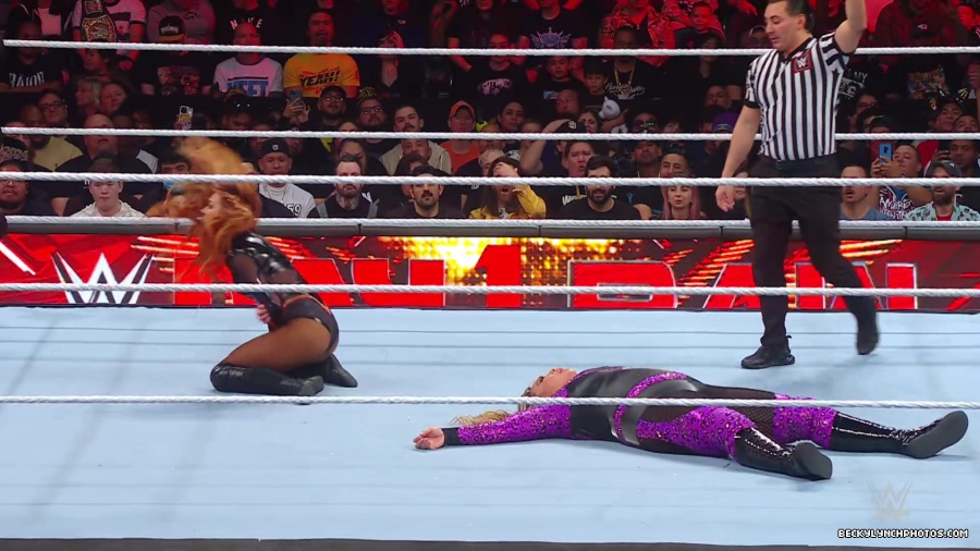 WWE_Raw_01_01_24_Becky_vs_Nia_mp40364.jpg