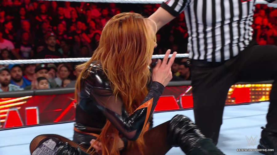WWE_Raw_01_01_24_Becky_vs_Nia_mp40366.jpg