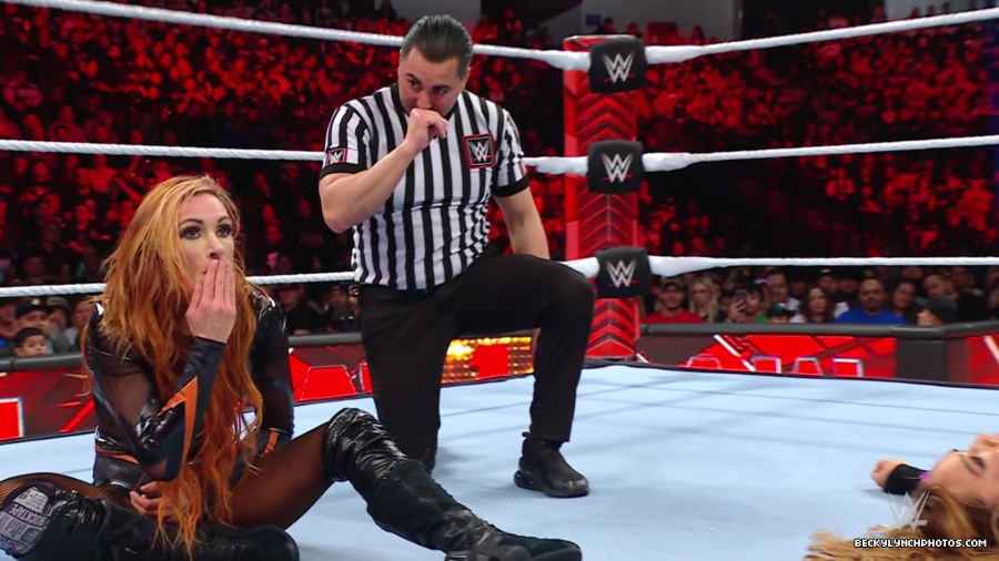WWE_Raw_01_01_24_Becky_vs_Nia_mp40368.jpg