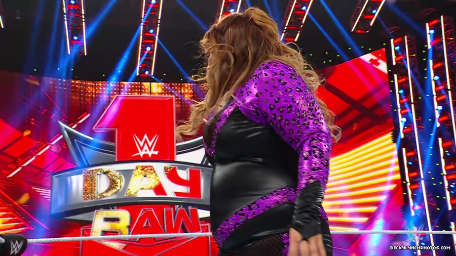 WWE_Raw_01_01_24_Becky_vs_Nia_mp40390.jpg