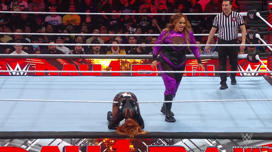 WWE_Raw_01_01_24_Becky_vs_Nia_mp40391.jpg