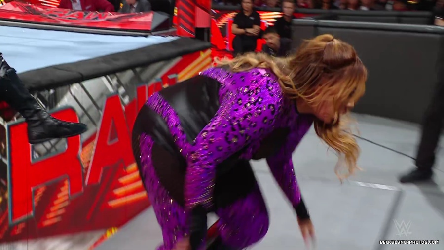 WWE_Raw_01_01_24_Becky_vs_Nia_mp40406.jpg