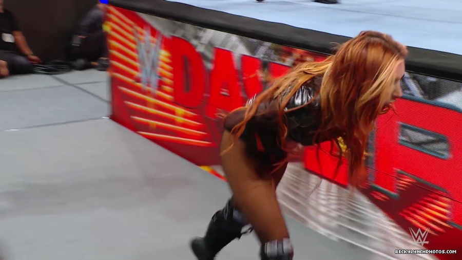 WWE_Raw_01_01_24_Becky_vs_Nia_mp40412.jpg