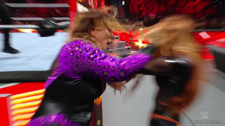 WWE_Raw_01_01_24_Becky_vs_Nia_mp40425.jpg