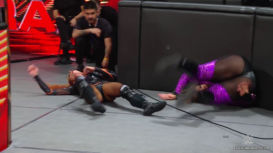 WWE_Raw_01_01_24_Becky_vs_Nia_mp40431.jpg