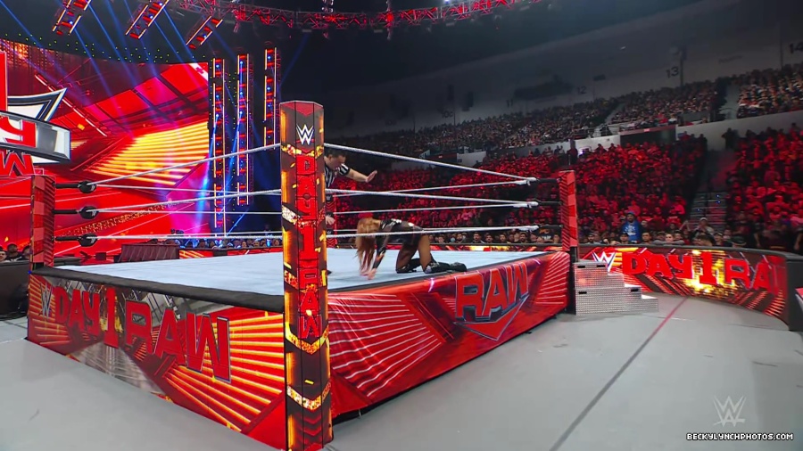 WWE_Raw_01_01_24_Becky_vs_Nia_mp40447.jpg