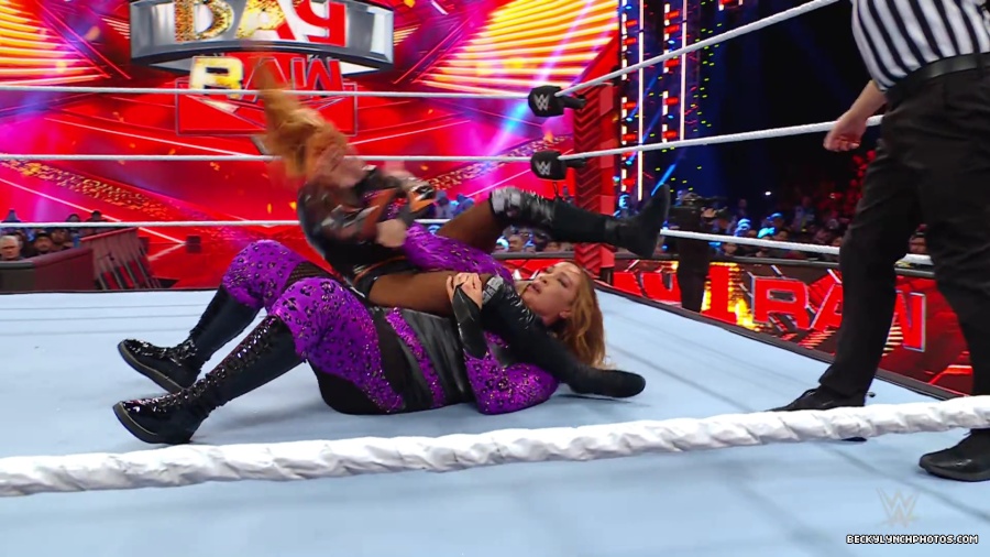 WWE_Raw_01_01_24_Becky_vs_Nia_mp40488.jpg