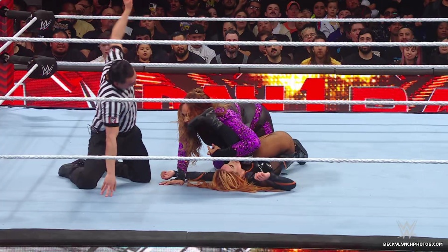 WWE_Raw_01_01_24_Becky_vs_Nia_mp40509.jpg