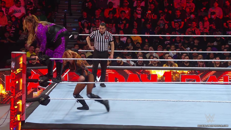 WWE_Raw_01_01_24_Becky_vs_Nia_mp40548.jpg