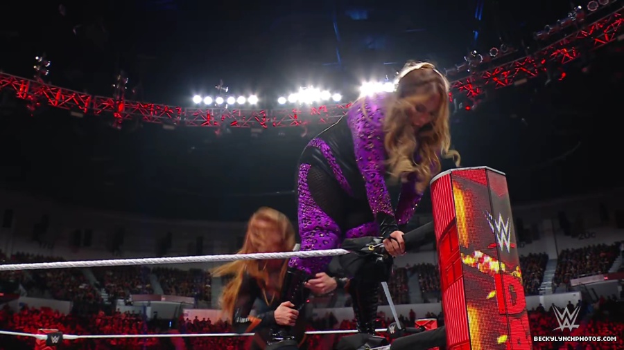 WWE_Raw_01_01_24_Becky_vs_Nia_mp40549.jpg