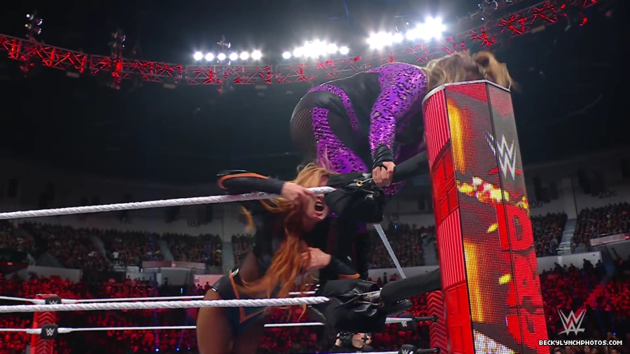 WWE_Raw_01_01_24_Becky_vs_Nia_mp40553.jpg
