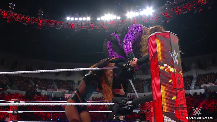 WWE_Raw_01_01_24_Becky_vs_Nia_mp40554.jpg