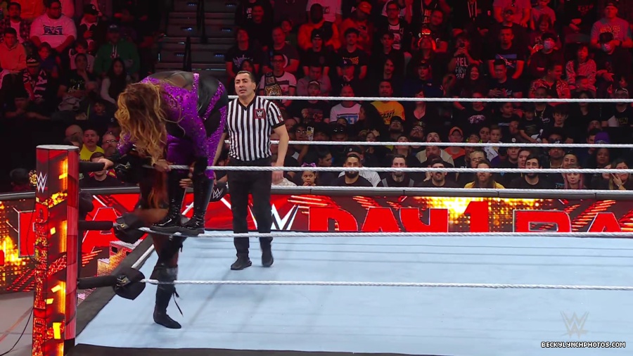 WWE_Raw_01_01_24_Becky_vs_Nia_mp40555.jpg