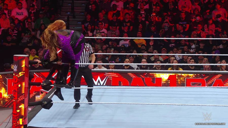 WWE_Raw_01_01_24_Becky_vs_Nia_mp40556.jpg