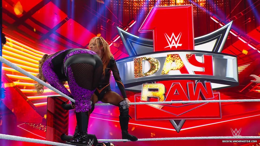 WWE_Raw_01_01_24_Becky_vs_Nia_mp40557.jpg
