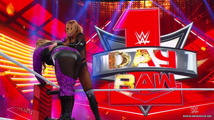 WWE_Raw_01_01_24_Becky_vs_Nia_mp40561.jpg