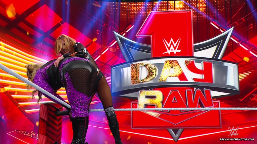 WWE_Raw_01_01_24_Becky_vs_Nia_mp40562.jpg