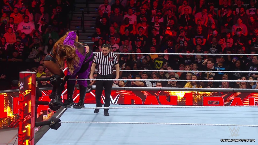 WWE_Raw_01_01_24_Becky_vs_Nia_mp40564.jpg