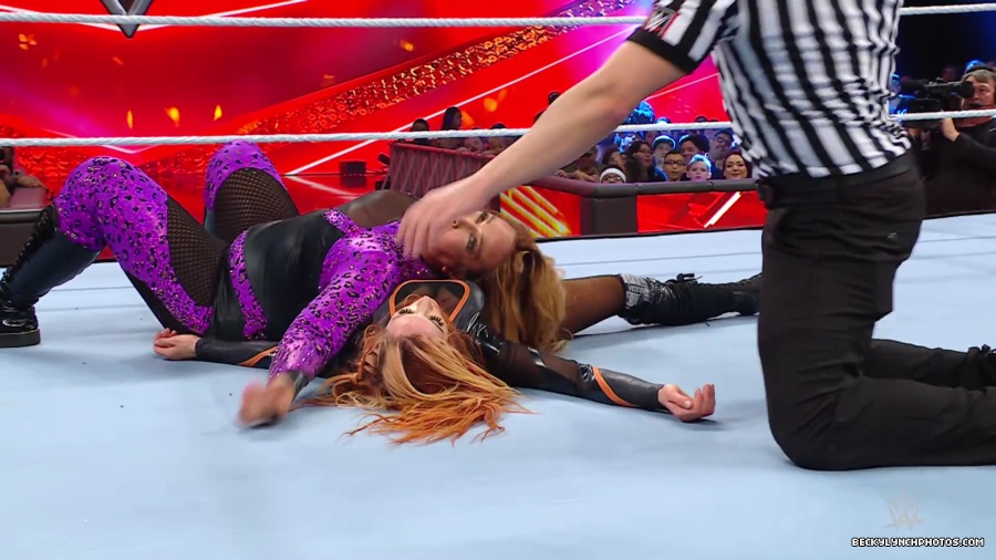 WWE_Raw_01_01_24_Becky_vs_Nia_mp40575.jpg
