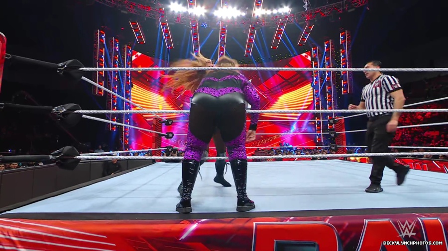 WWE_Raw_01_01_24_Becky_vs_Nia_mp40617.jpg